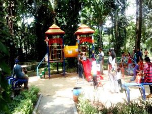 Taman Bunga Flora  Bratang Surabaya