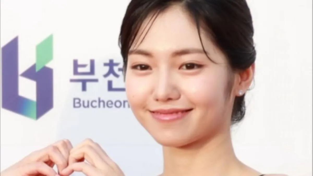 Adik Jihyo TWICE Dikabarkan Debut di Girl Group Baru HYBE