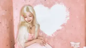 Choi Yoo Jung Tampil dengan Rambut Pirang Jelang Comeback Solo