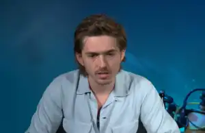 Demi Whalefall, Austin Abrams Jalani Perubahan Fisik yang Tak Biasa